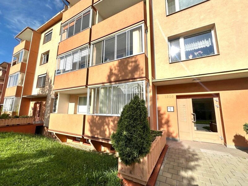 Pronájem prostorného bytu 2+1 s lodžií a sklepem, Napajedla