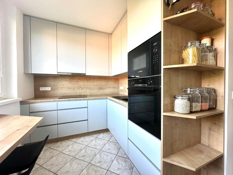 Pronájem prostorného bytu 2+1 s lodžií a sklepem, Napajedla