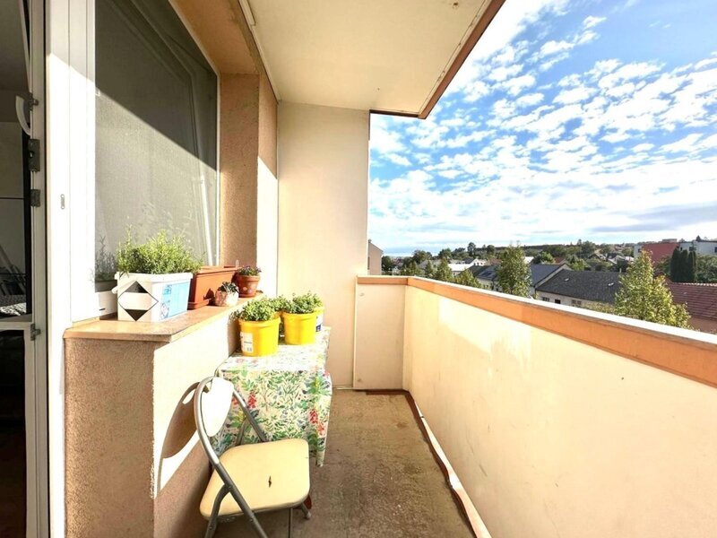 Pronájem prostorného bytu 2+1 s lodžií a sklepem, Napajedla