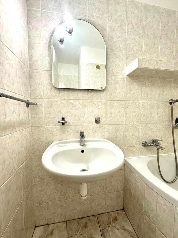 Pronájem prostorného bytu 2+1 s lodžií a sklepem, Napajedla