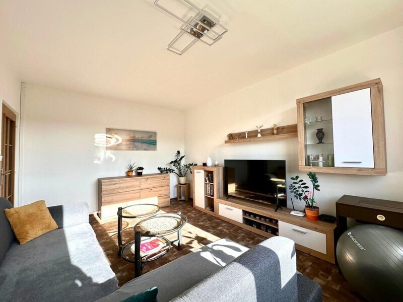 Pronájem prostorného bytu 2+1 s lodžií a sklepem, Napajedla