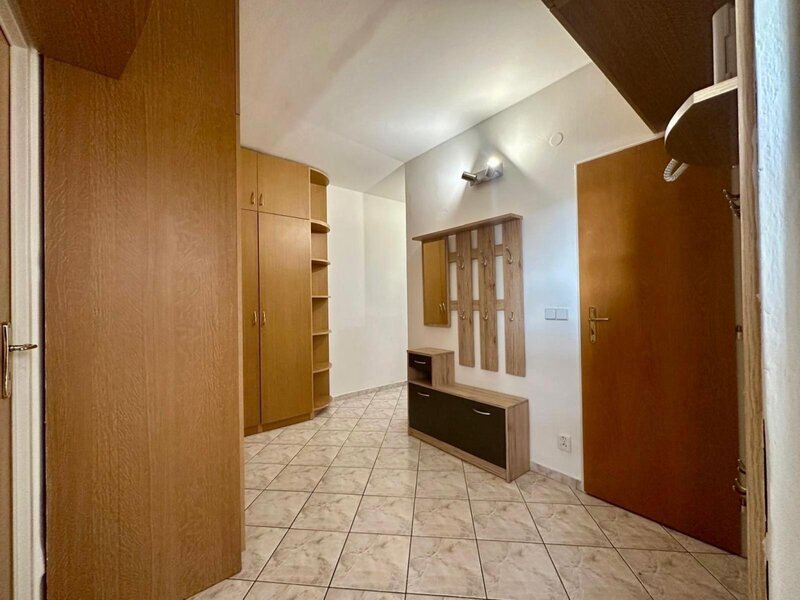 Pronájem prostorného bytu 2+1 s lodžií a sklepem, Napajedla