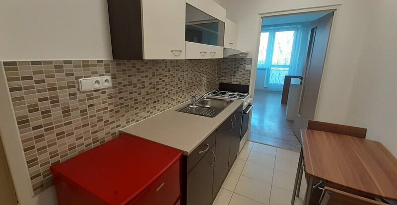 Pronájem kompletně zařízeného bytu 1+1, 35 m2, s lodžií, 2.NP, Zlín, ul. Družstevní, JS