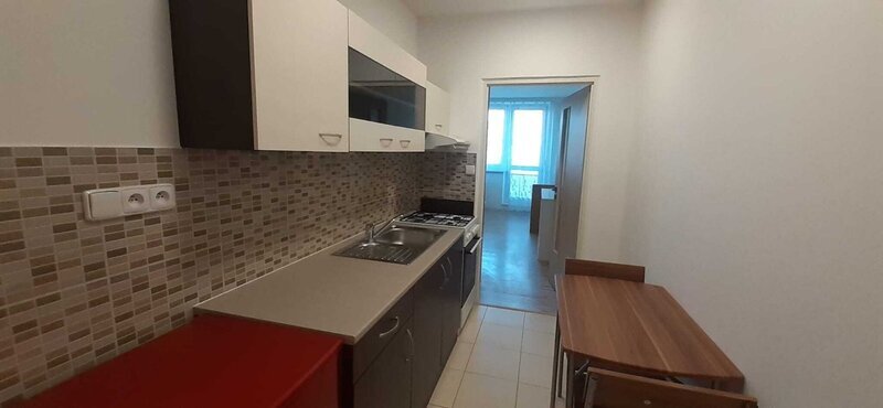 Pronájem kompletně zařízeného bytu 1+1, 35 m2, s lodžií, 2.NP, Zlín, ul. Družstevní, JS